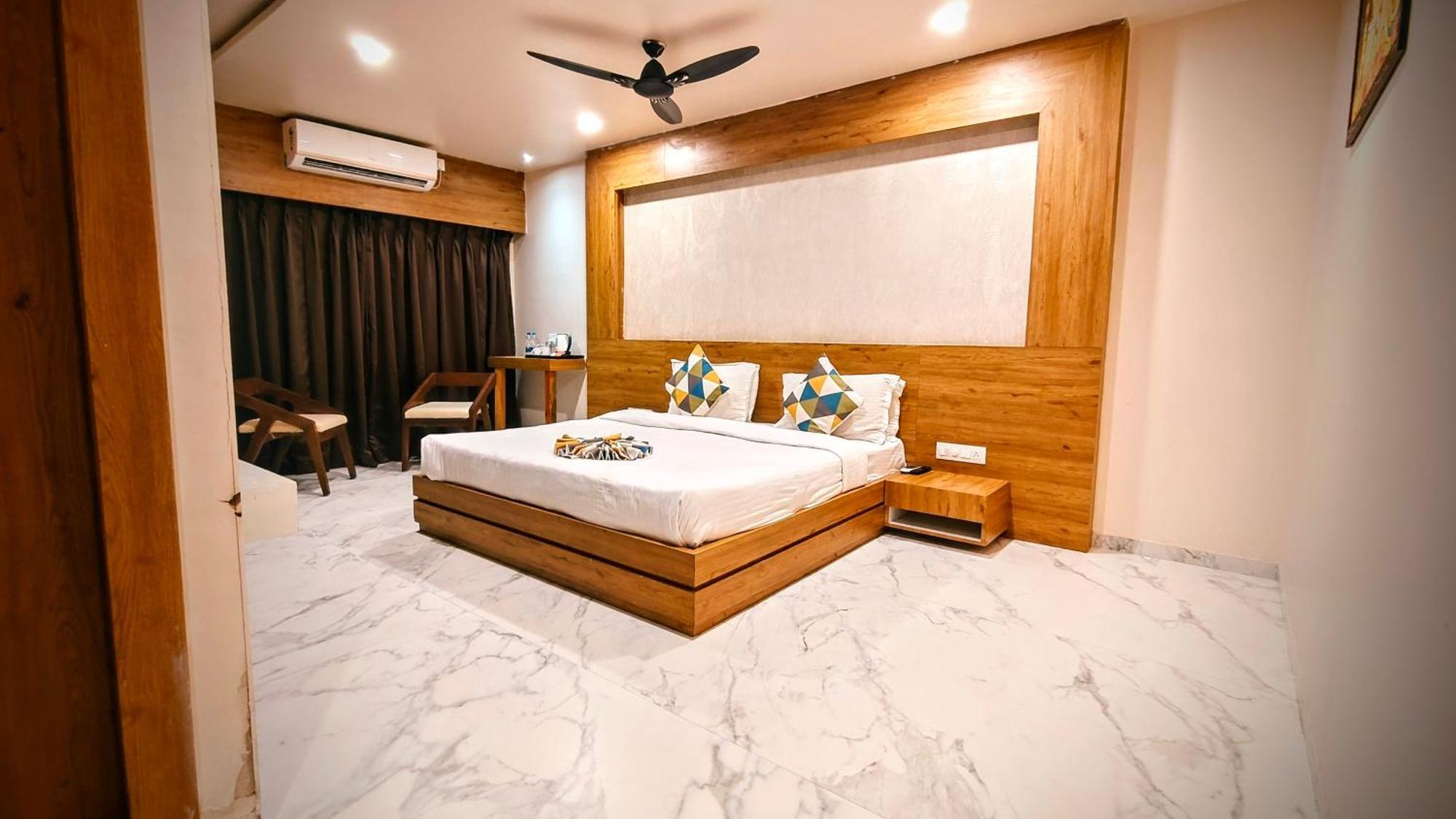 The Sky Imperial Unity Inn Garudeshwar Exterior foto
