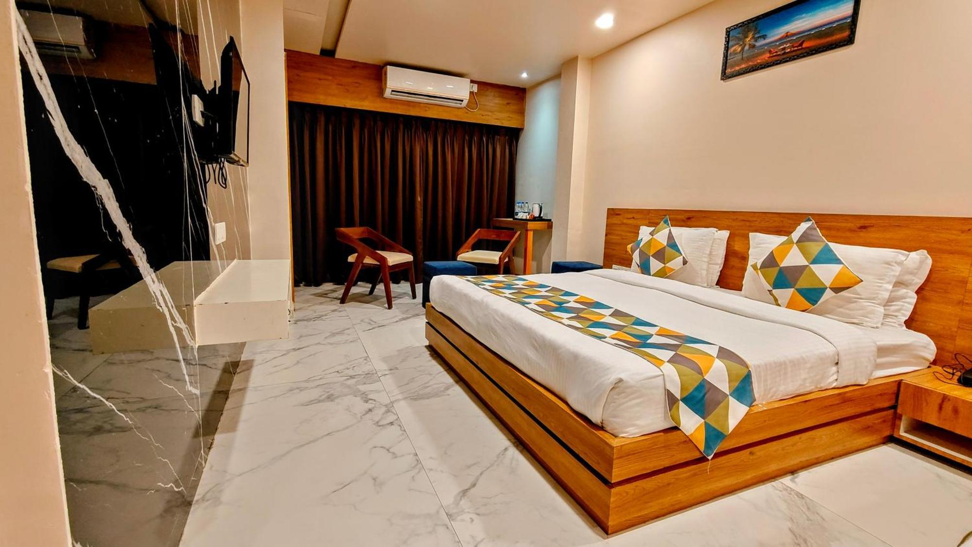 The Sky Imperial Unity Inn Garudeshwar Exterior foto