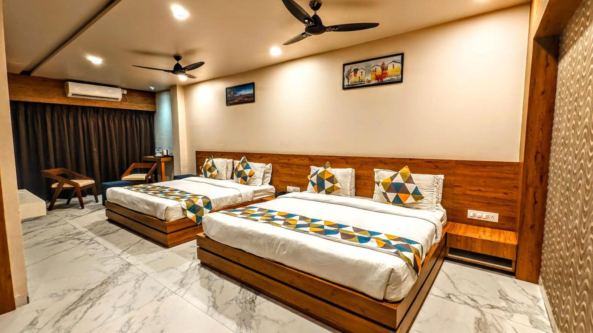 The Sky Imperial Unity Inn Garudeshwar Exterior foto