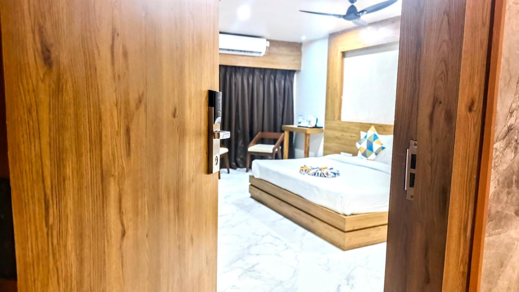 The Sky Imperial Unity Inn Garudeshwar Exterior foto