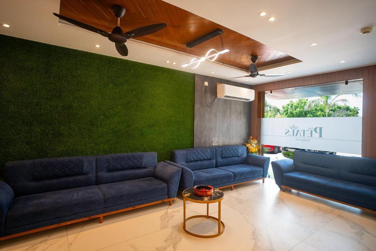 The Sky Imperial Unity Inn Garudeshwar Exterior foto